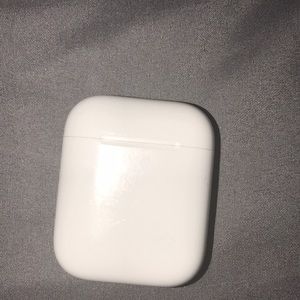 Apple AirPod charging case
